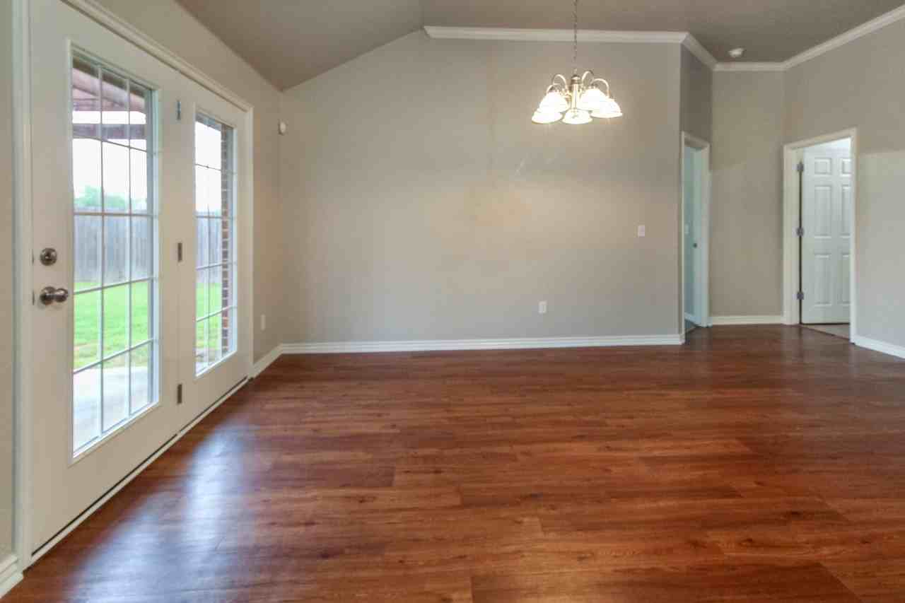 2111 Scissortail Landing Dr - Photo 4 of 10