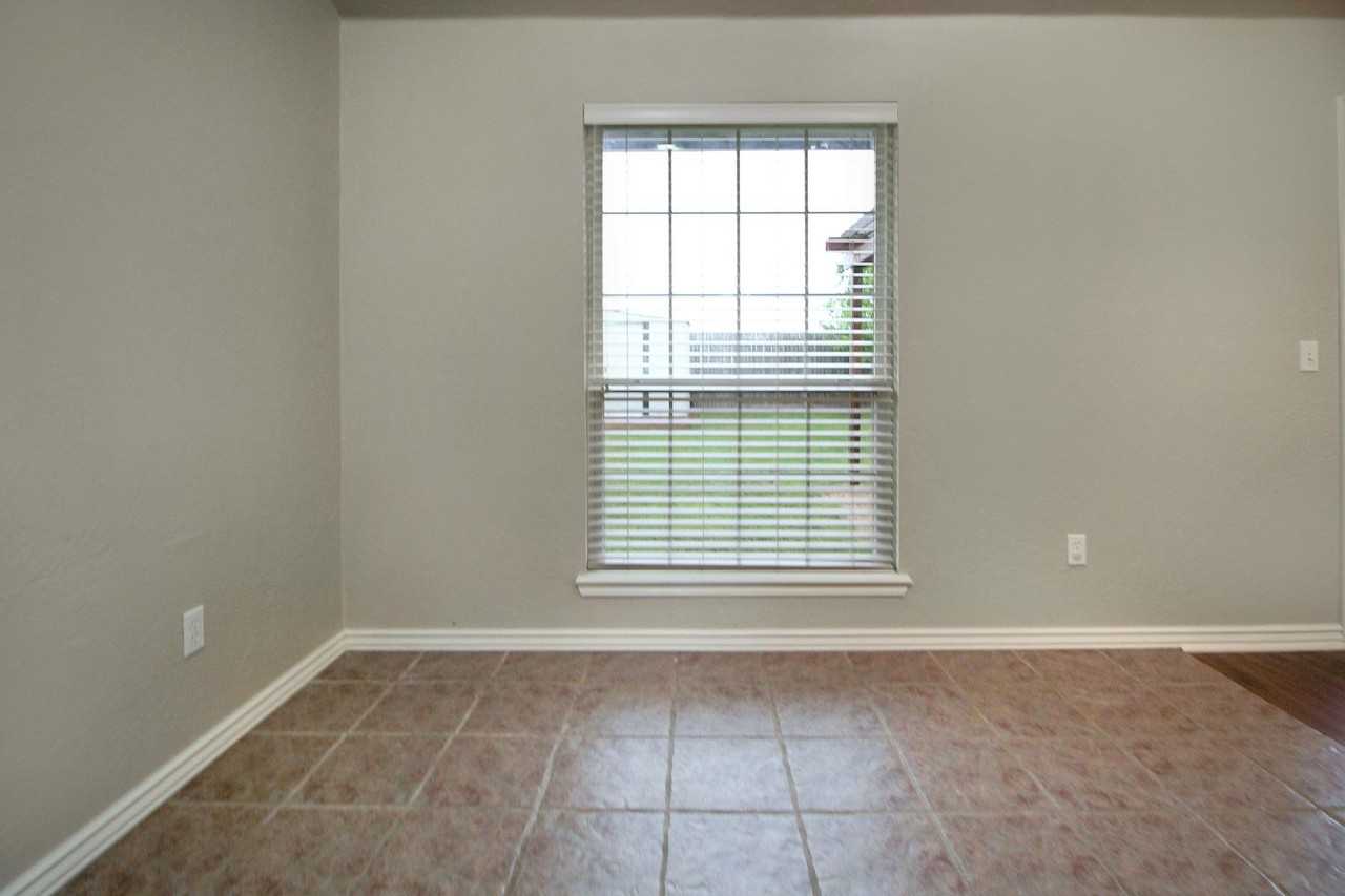 2111 Scissortail Landing Dr - Photo 5 of 10