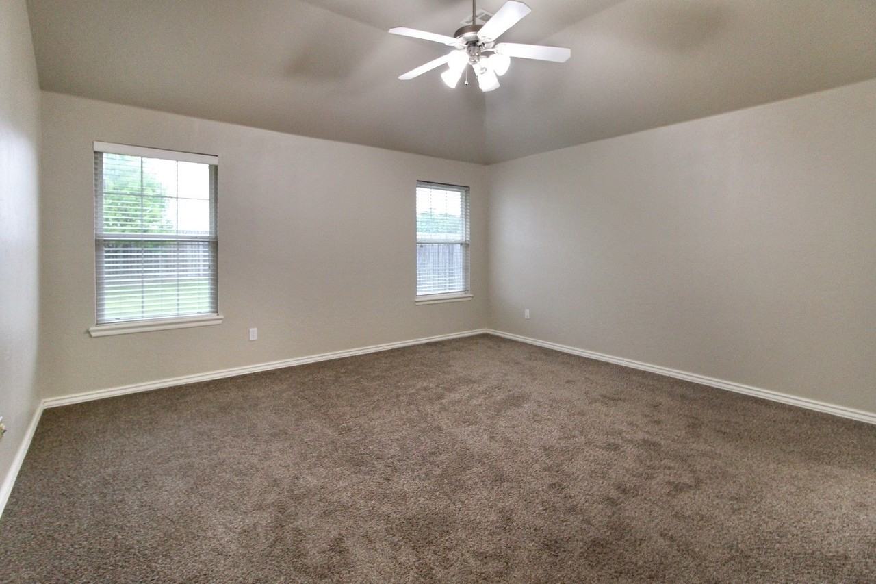 2111 Scissortail Landing Dr - Photo 6 of 10