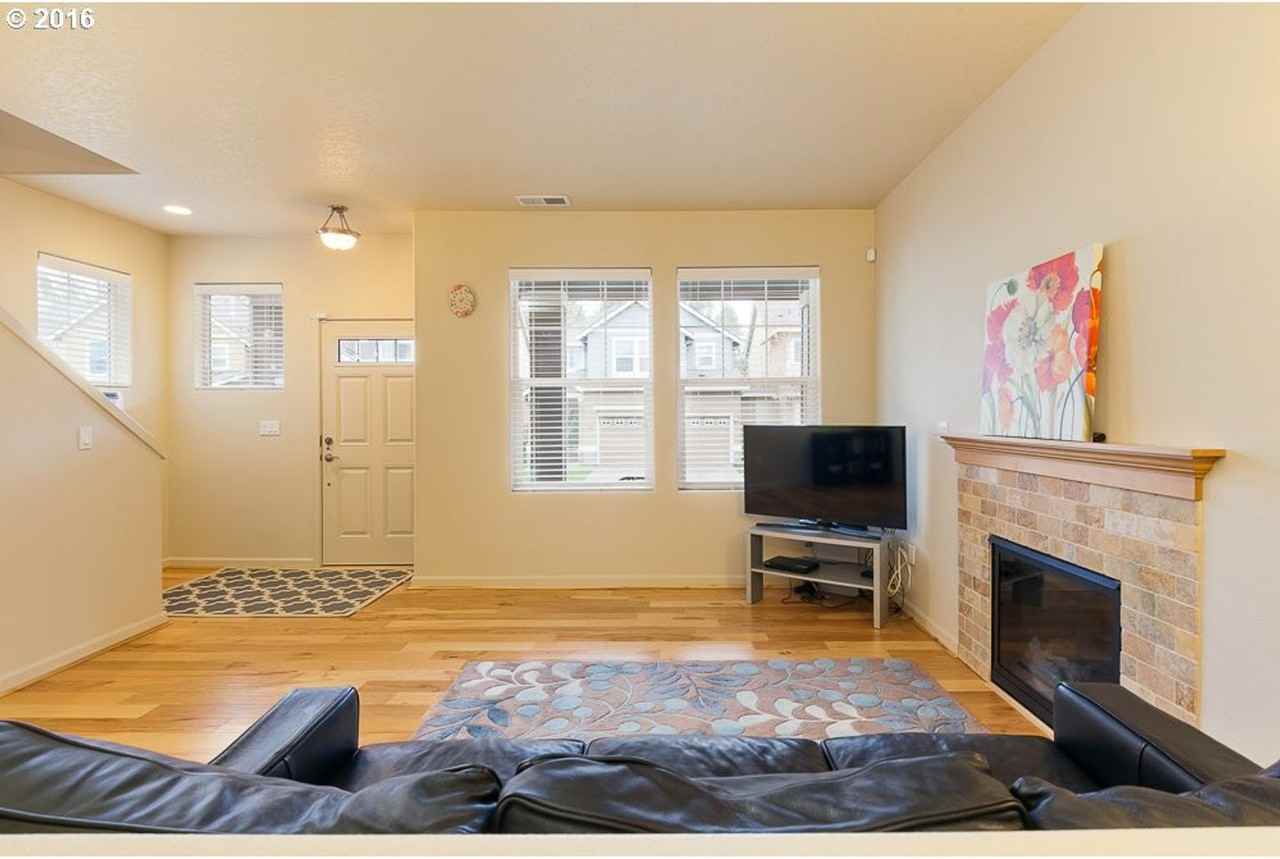 345 Ne 105th Ave - Photo 6 of 26