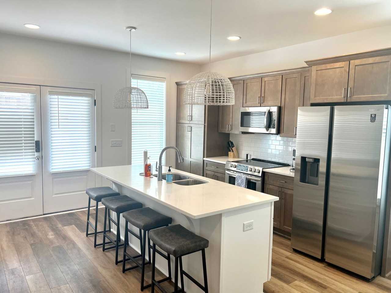 102 Lacosta Cir - Photo 2 of 8