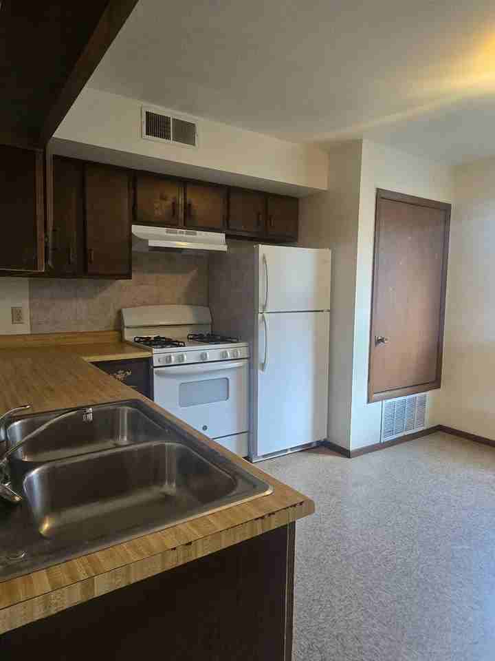 2510 N Lee Ave - Photo 4 of 12