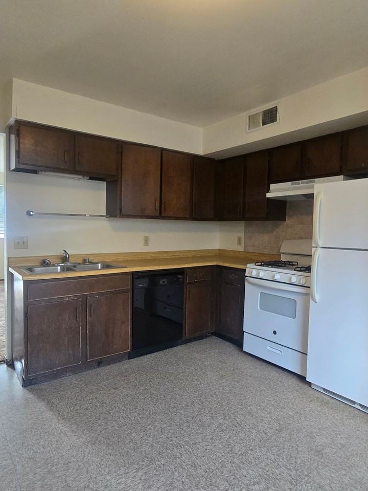 2510 N Lee Ave - Photo 6 of 12
