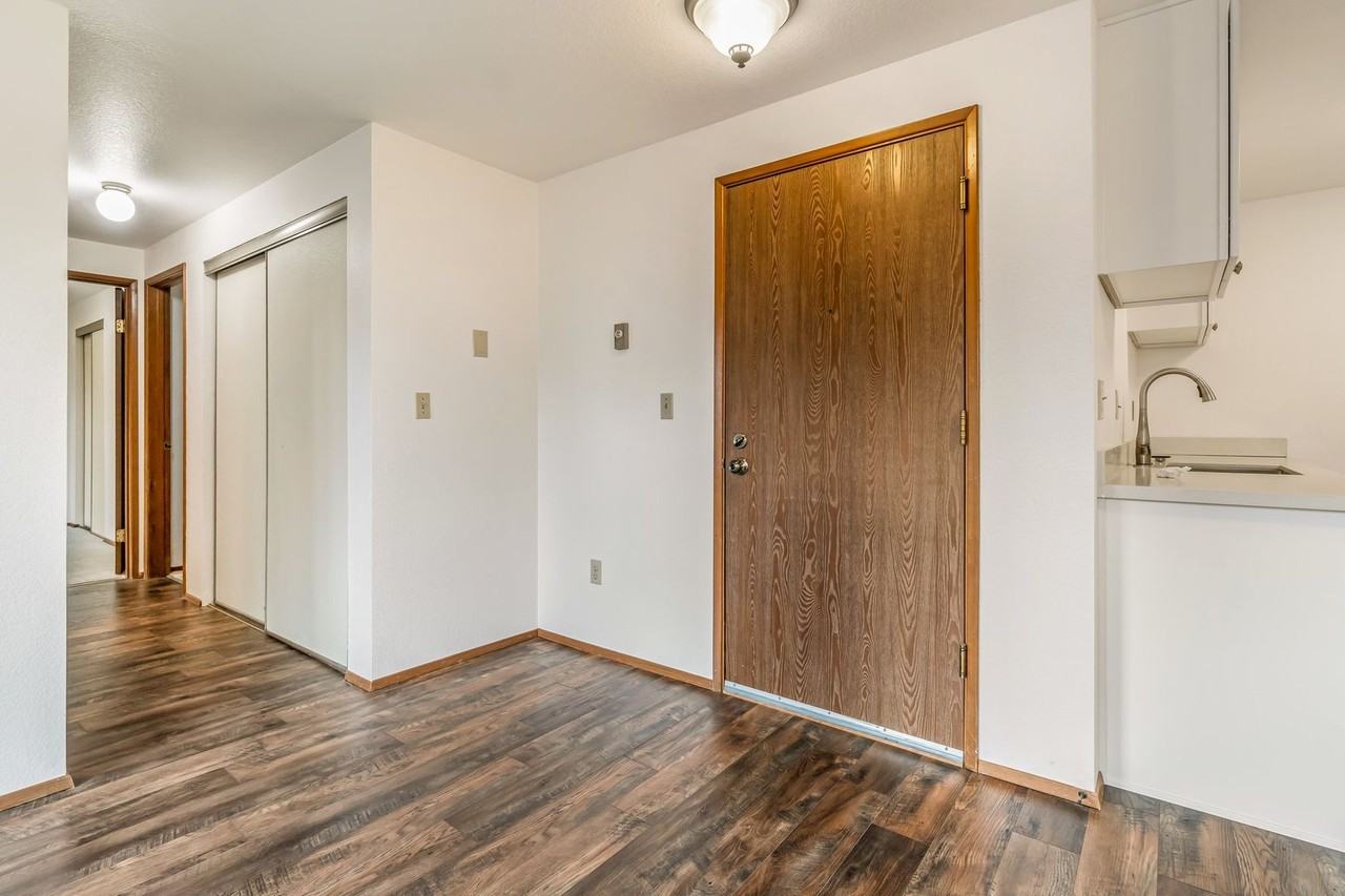 715 N 130th St - Photo 4 of 20