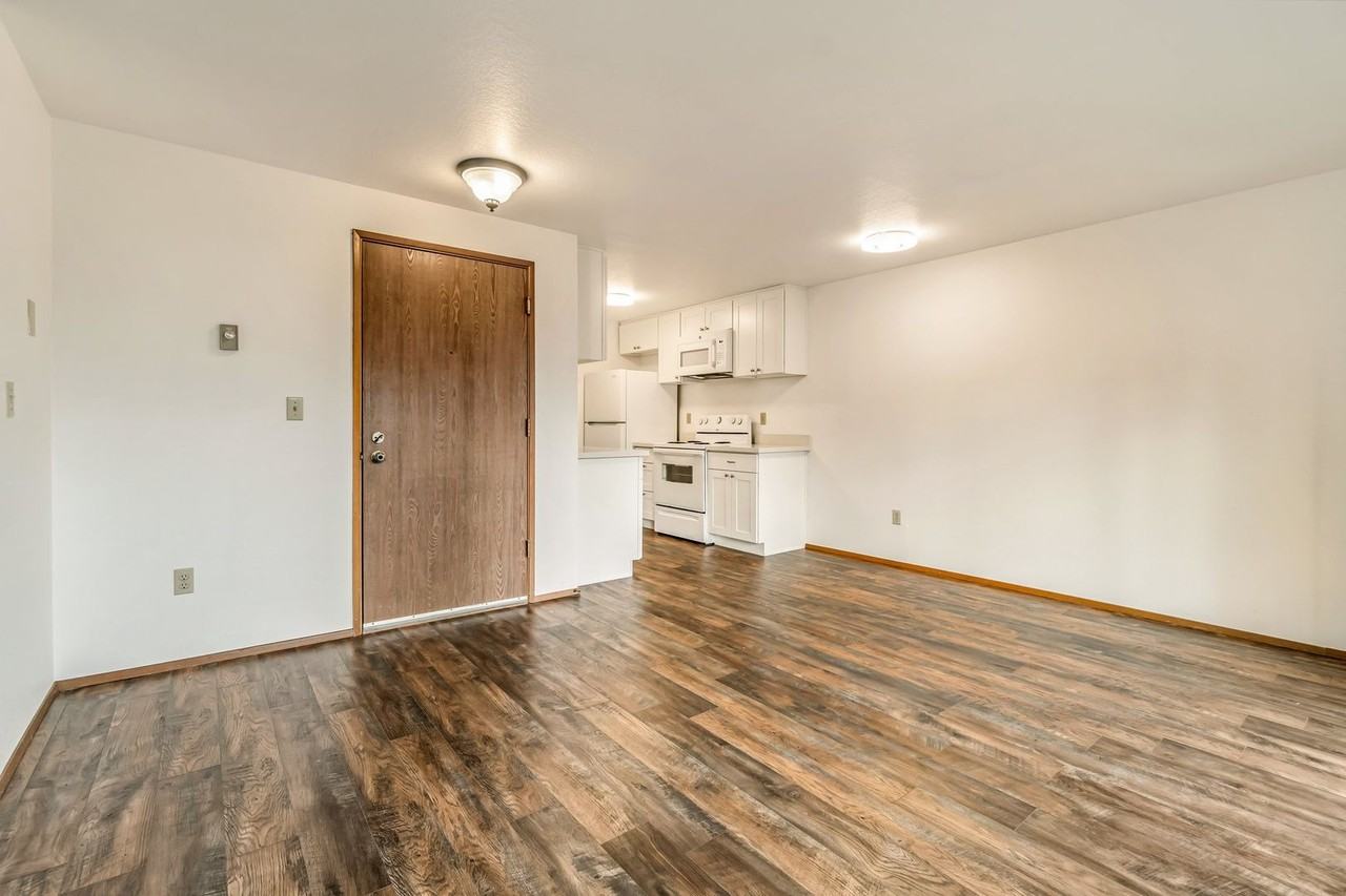 715 N 130th St - Photo 5 of 20