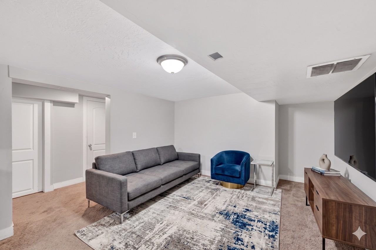 7879 Oak St - KL - Photo 4 of 11
