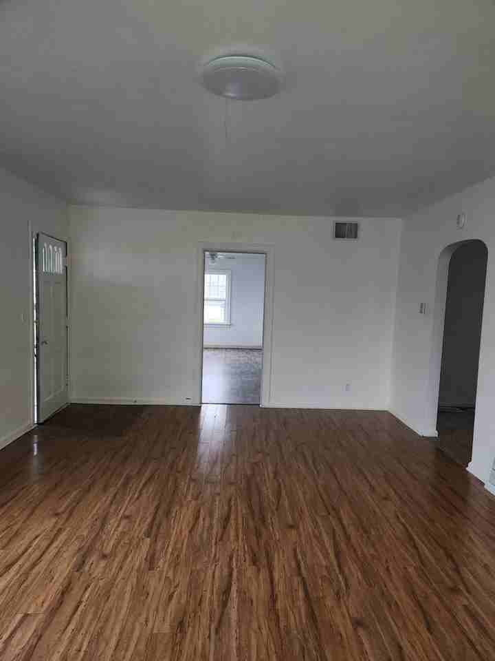 2325 Main St - Photo 3 of 18