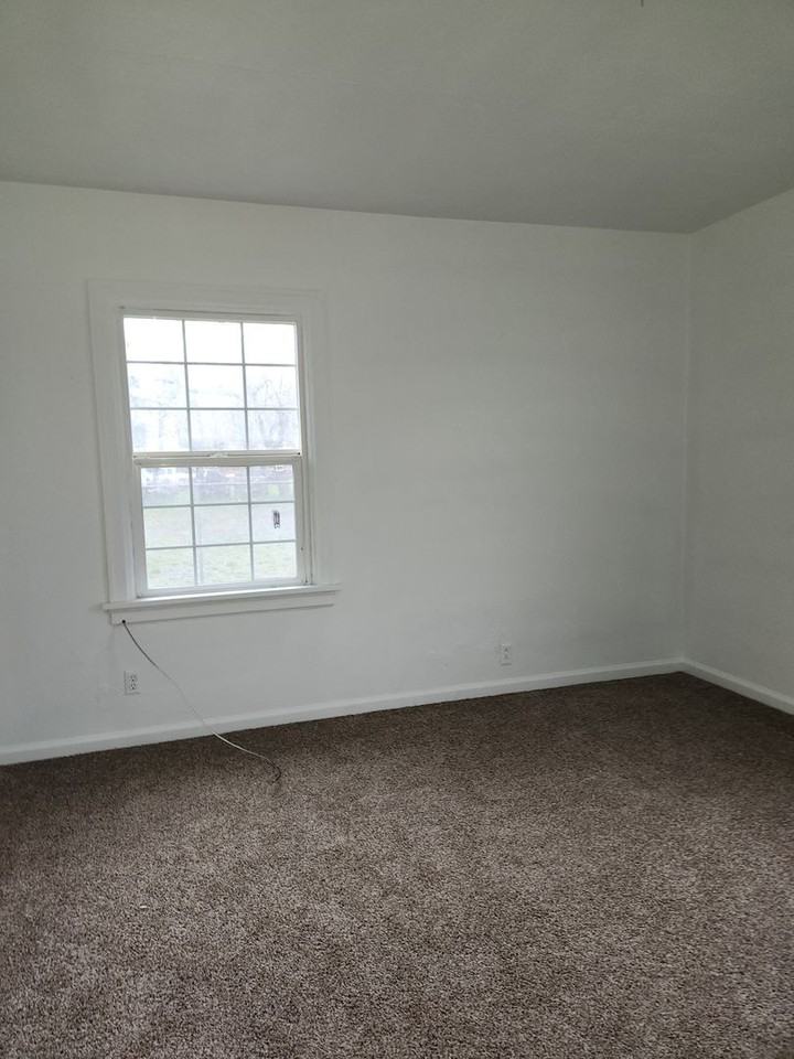 2325 Main St - Photo 5 of 18