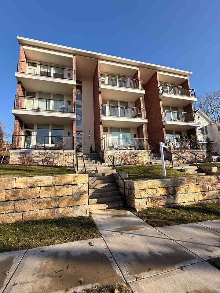 3933-3937 Kenwood Avenue - Photo 2 of 31