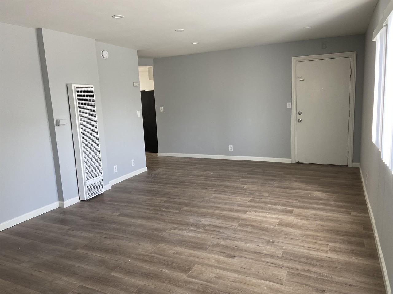 1809 S Manhattan Pl - Photo 2 of 16