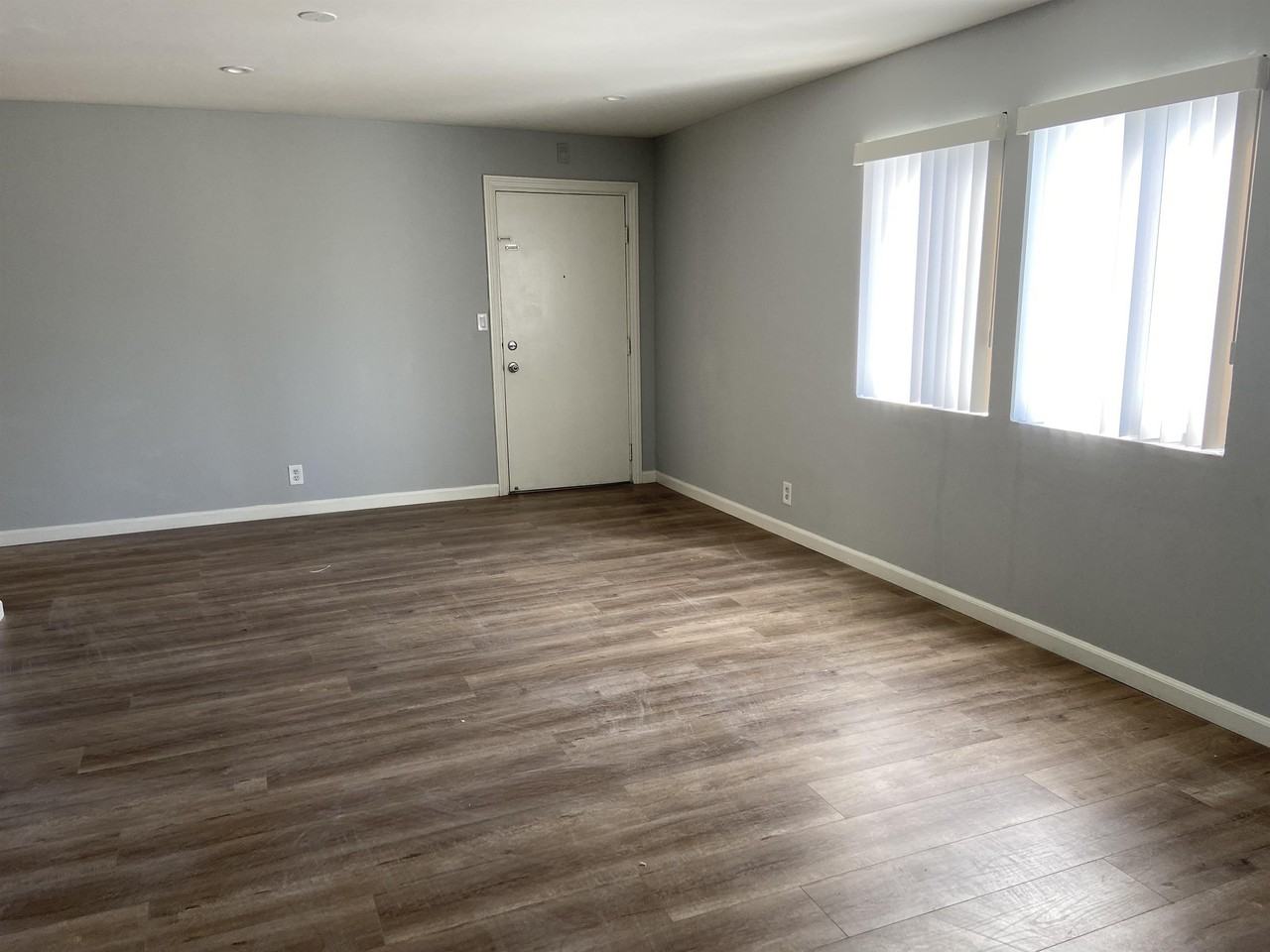 1809 S Manhattan Pl - Photo 3 of 16