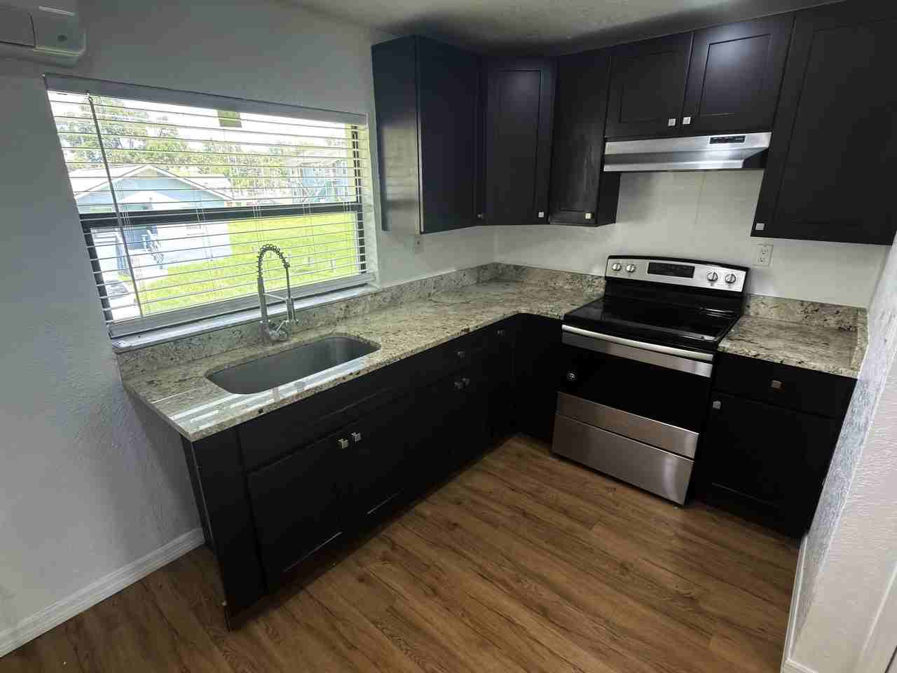 813 West Jefferson St - Photo 3 of 10