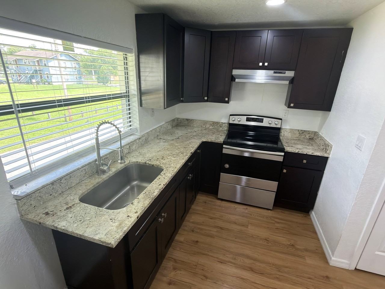 813 West Jefferson St - Photo 4 of 10