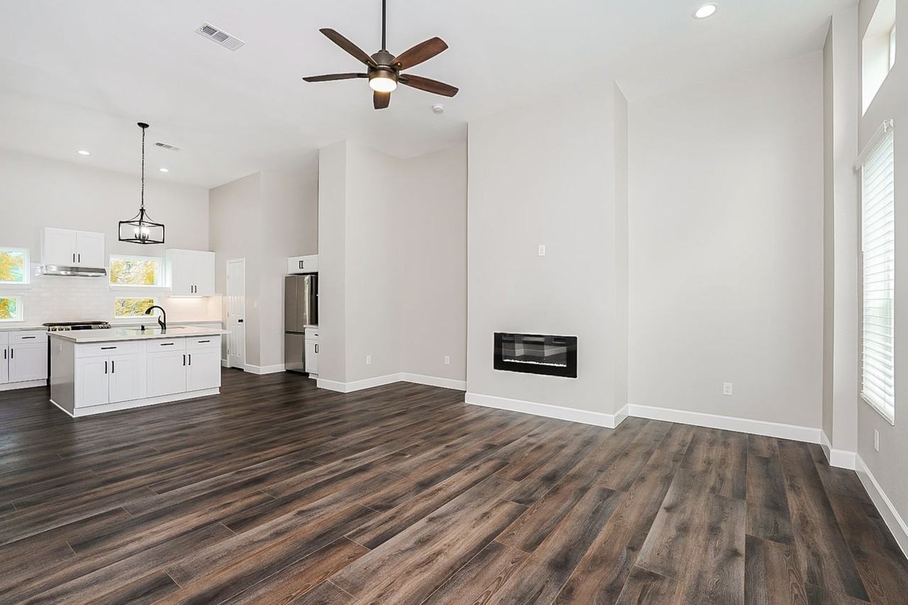 2118 Oatfield Dr - Photo 2 of 21