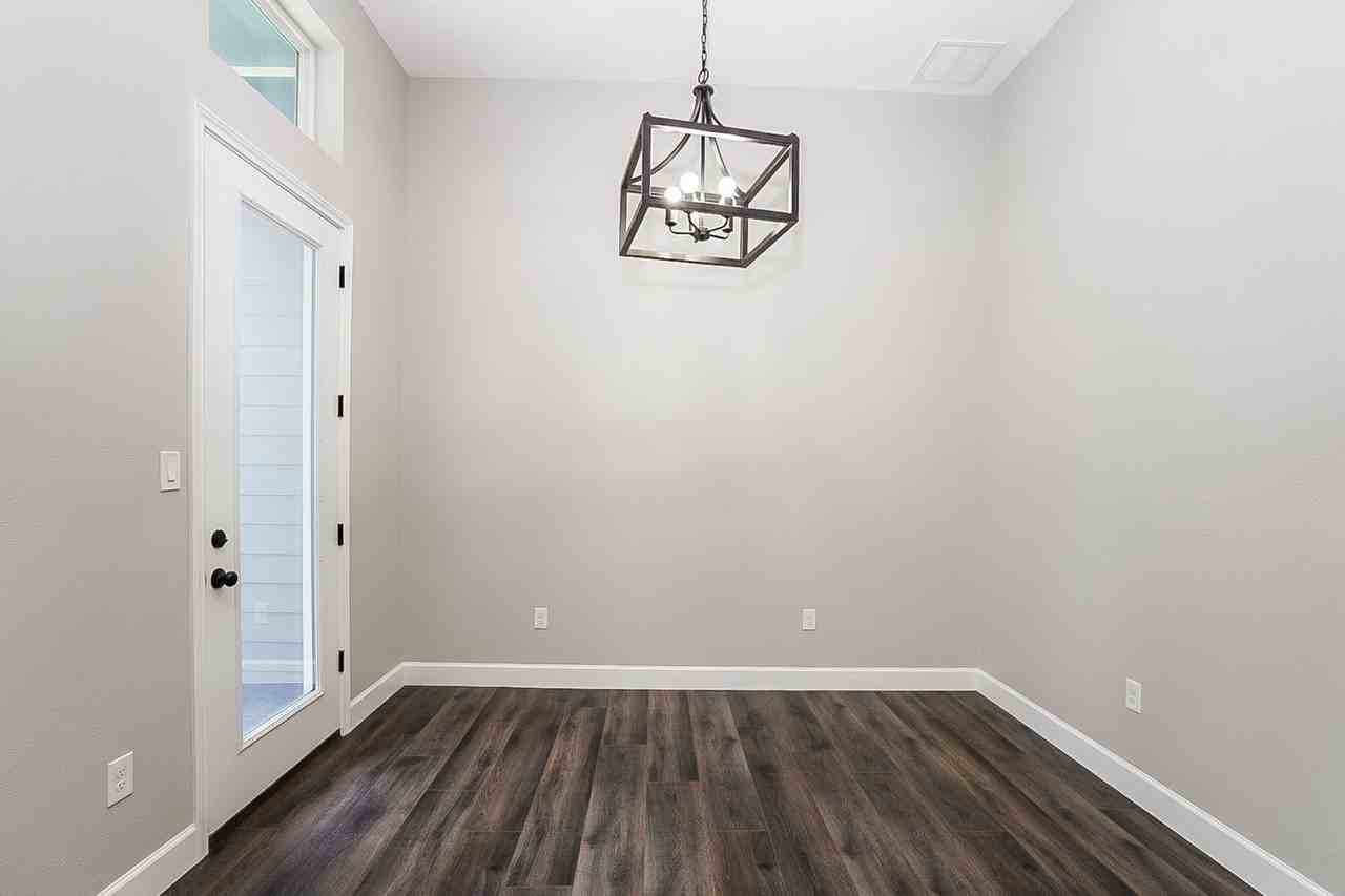 2118 Oatfield Dr - Photo 4 of 21