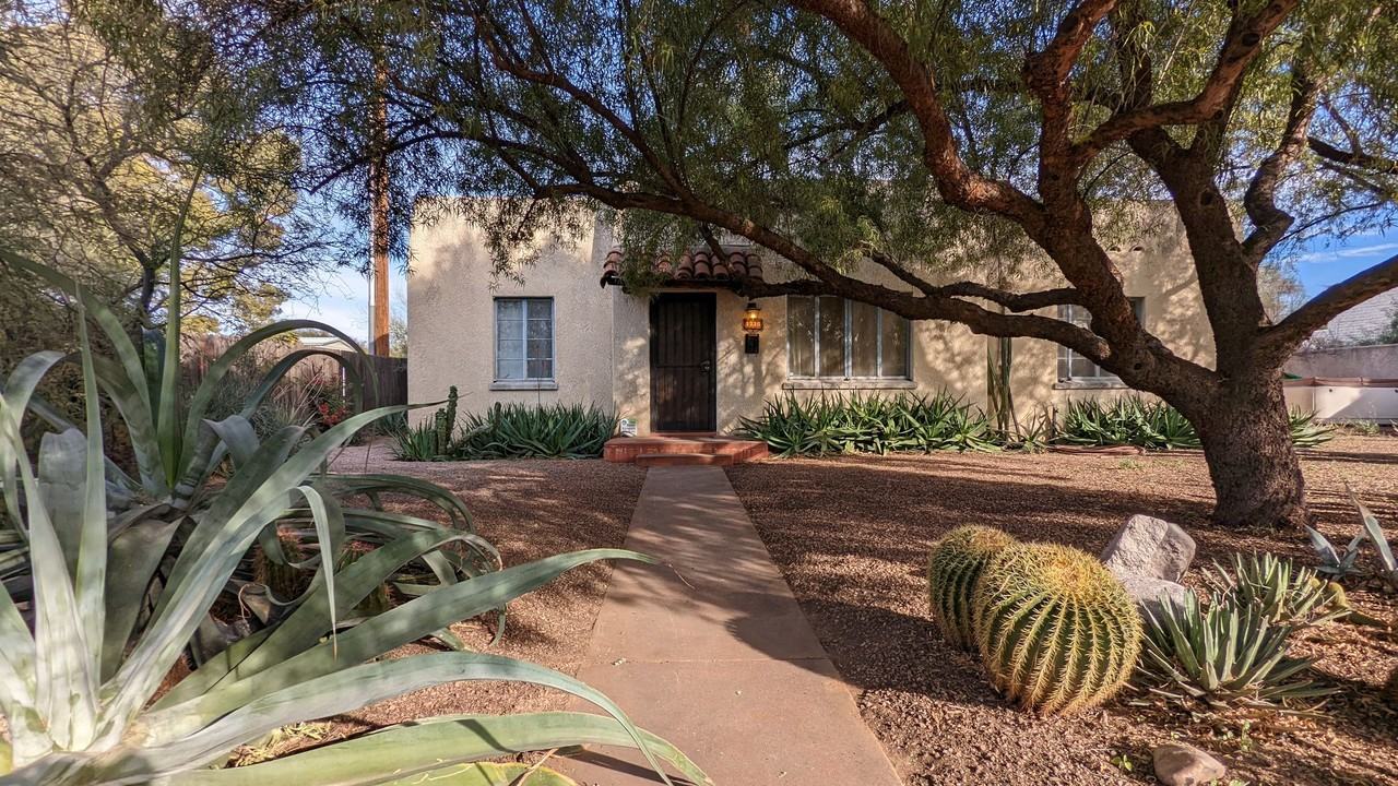 1330 N Wilson Ave - Photo 3 of 16