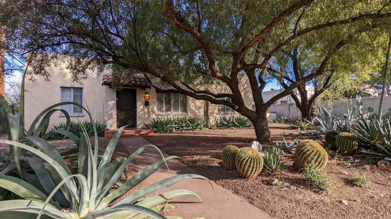 1330 N Wilson Ave - Photo 4 of 16