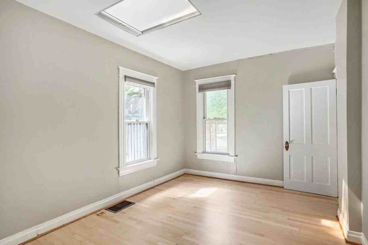 1122 S Ogden St - Photo 4 of 17