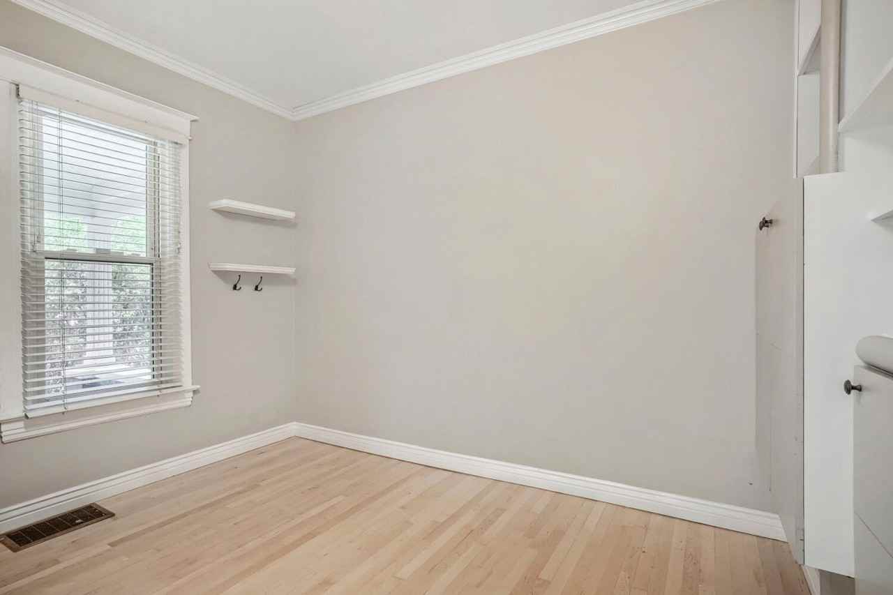 1122 S Ogden St - Photo 5 of 17