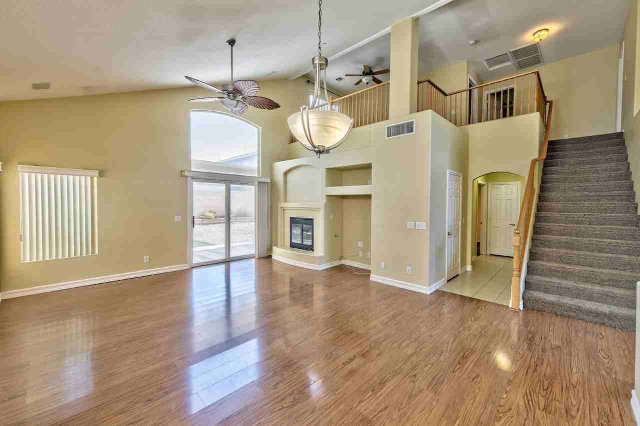 933 Scarlet Haze Ave - Photo 2 of 16