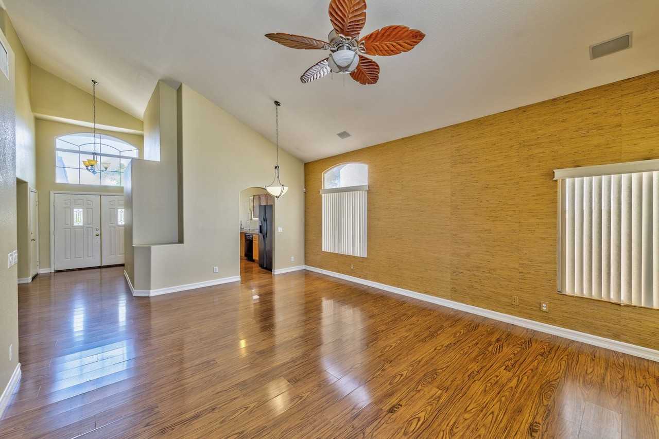 933 Scarlet Haze Ave - Photo 3 of 16