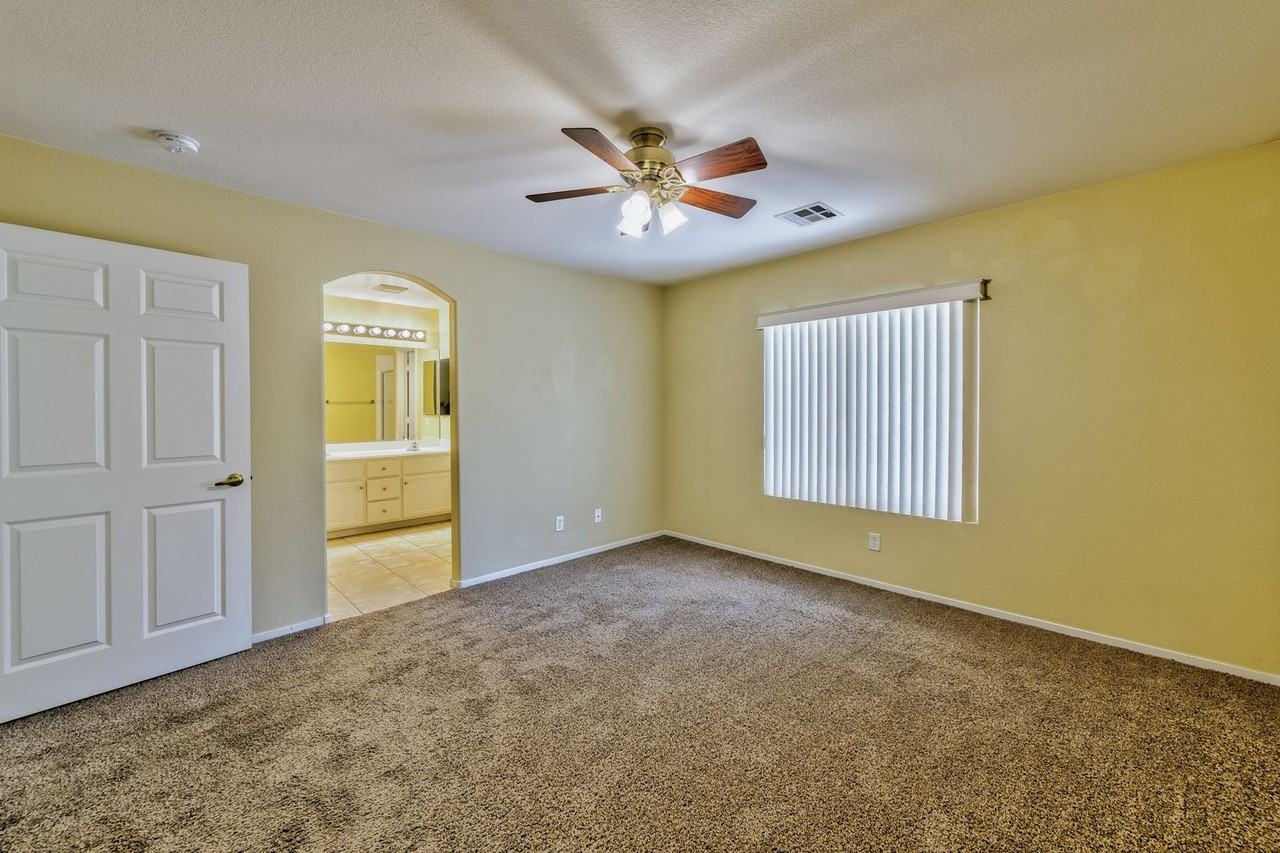 933 Scarlet Haze Ave - Photo 7 of 16