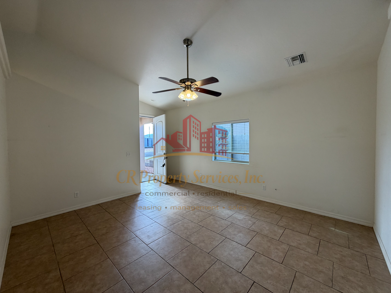3535 N Adams St - Photo 2 of 10