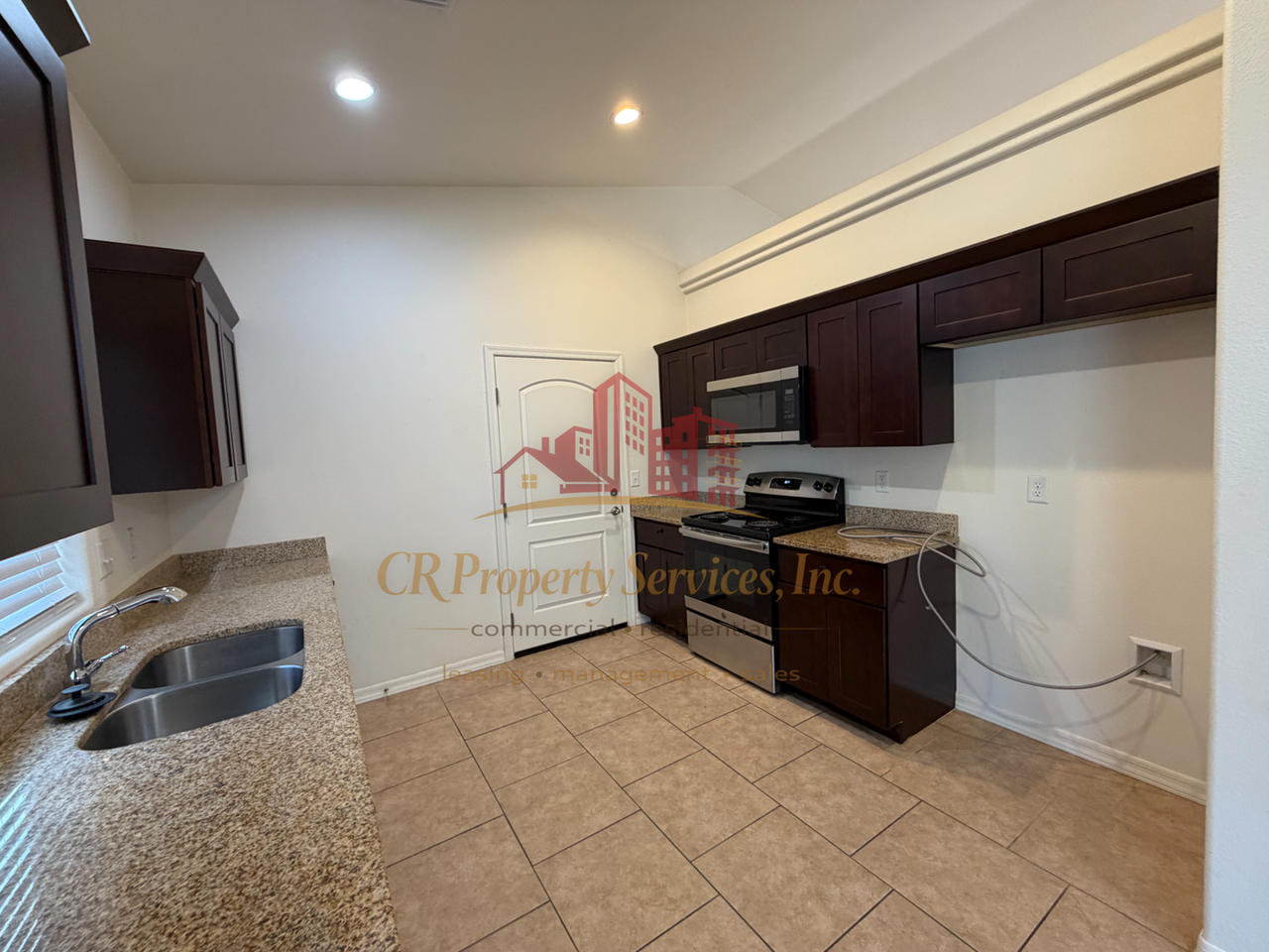 3535 N Adams St - Photo 5 of 10