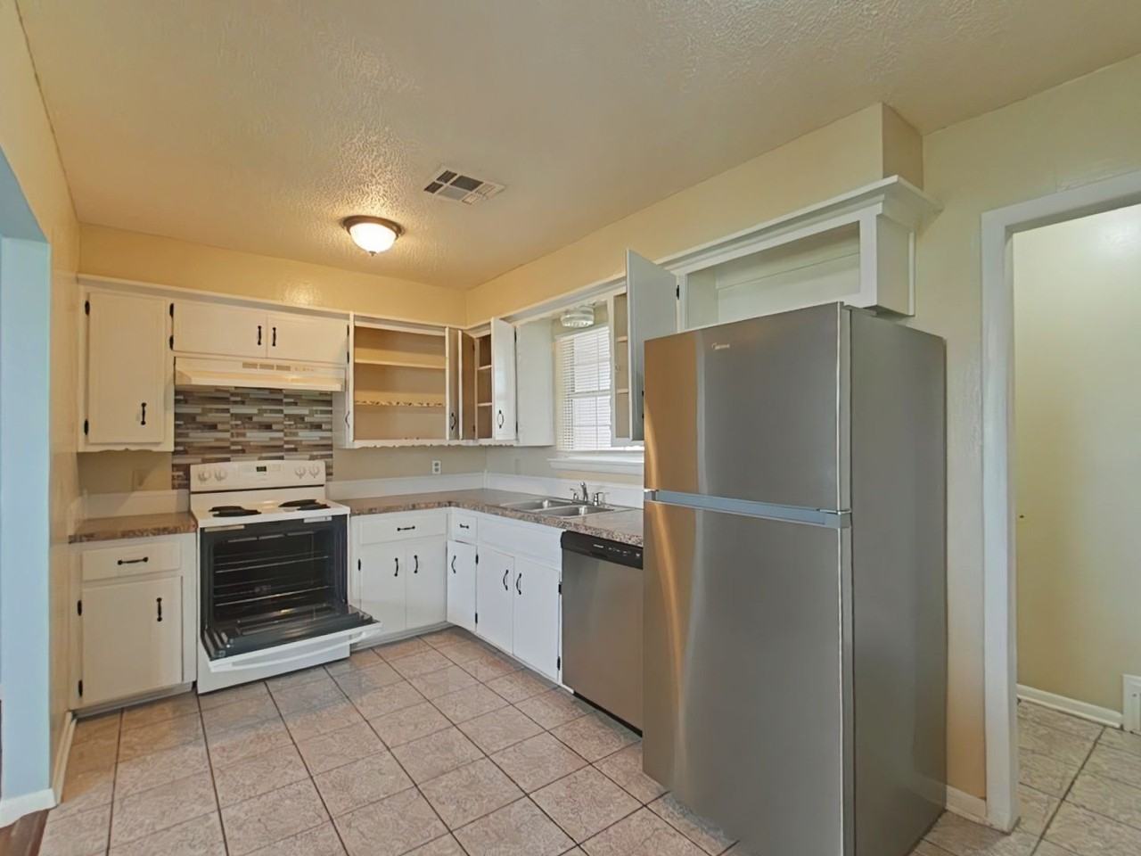 4456 Nw Baltimore Ave - Photo 4 of 17