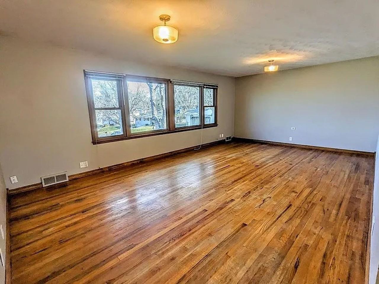 10506 Hilltop Rd - Photo 2 of 18
