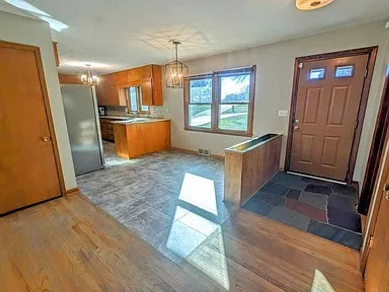 10506 Hilltop Rd - Photo 4 of 18