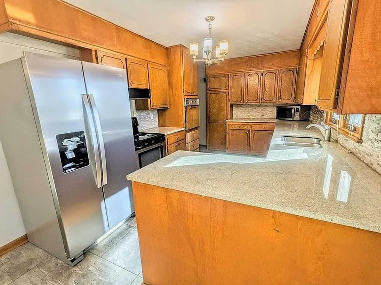 10506 Hilltop Rd - Photo 5 of 18