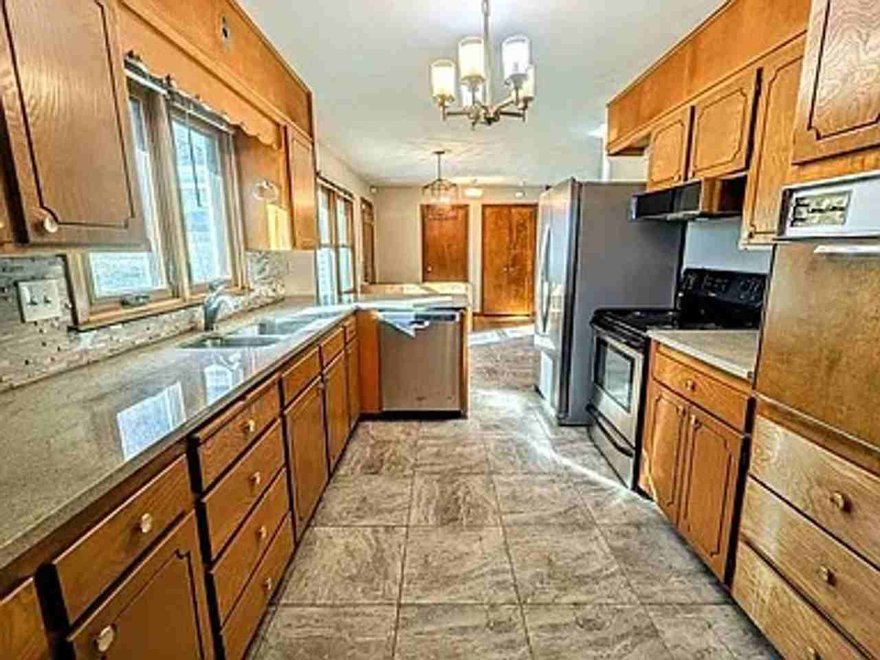 10506 Hilltop Rd - Photo 6 of 18