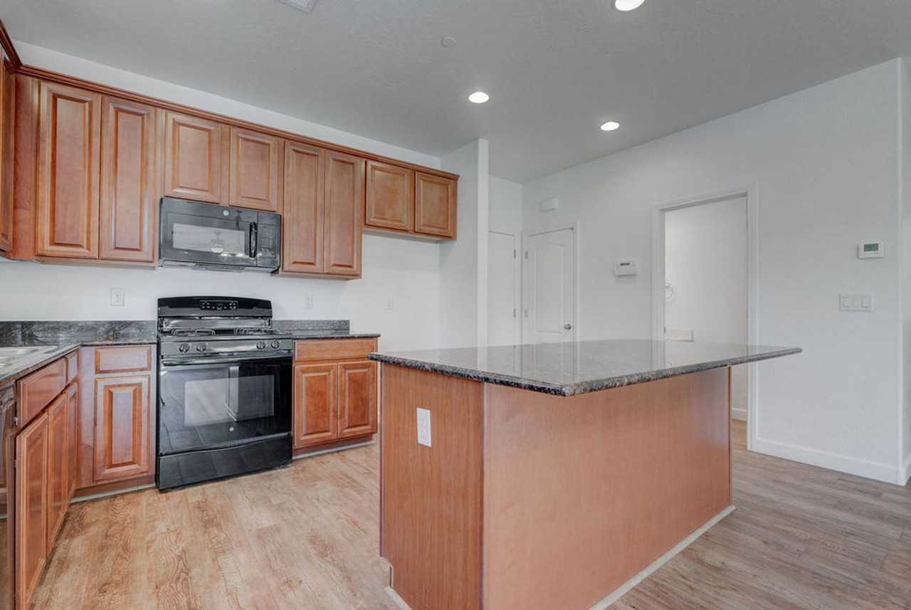7733 Lively Loom Ct - Photo 3 of 38