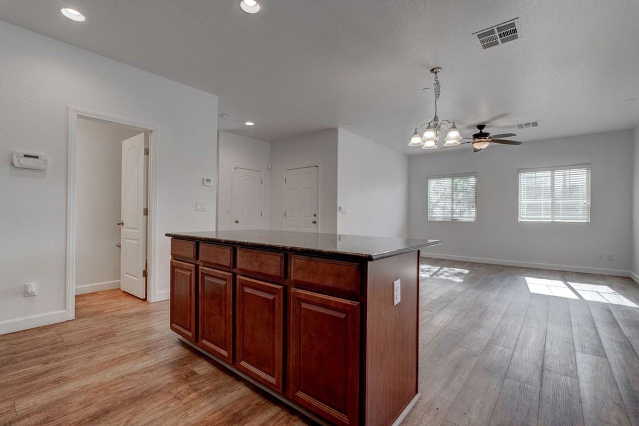 7733 Lively Loom Ct - Photo 7 of 38