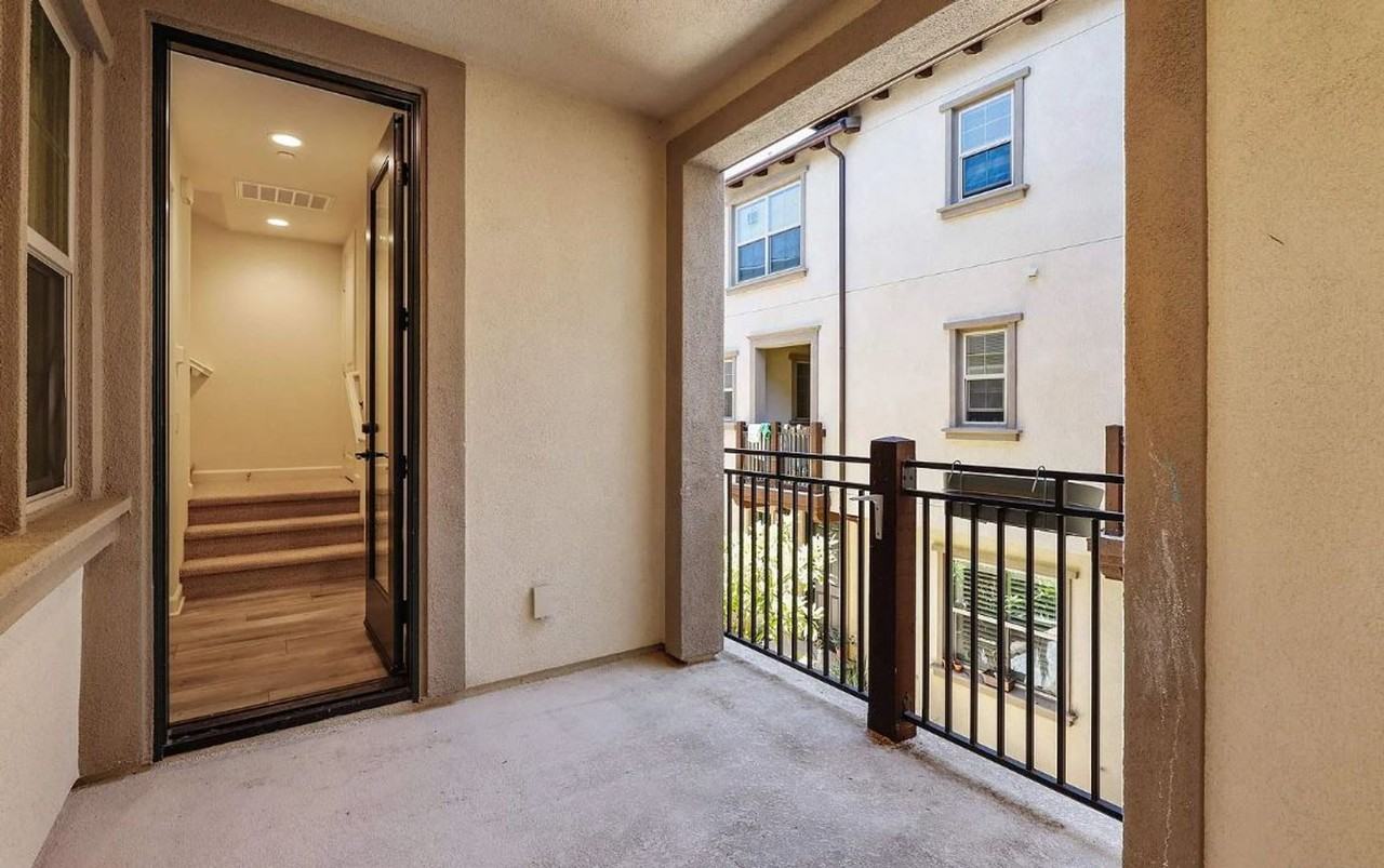908 Slate St - Photo 2 of 17