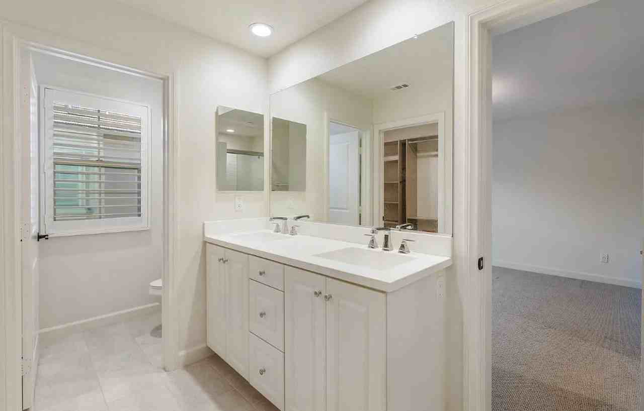 908 Slate St - Photo 3 of 17