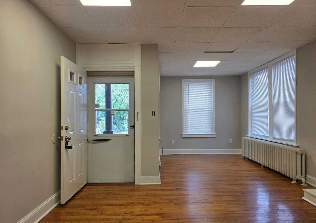 1024 N Adams St - Photo 2 of 11