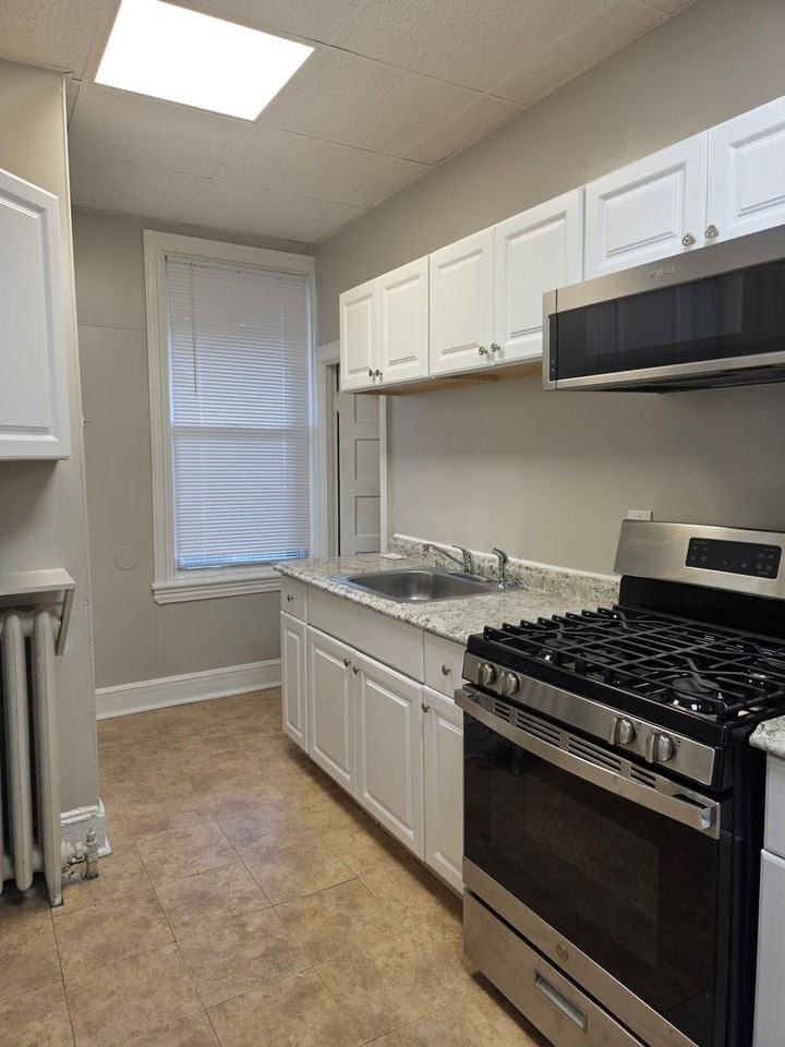 1024 N Adams St - Photo 7 of 11