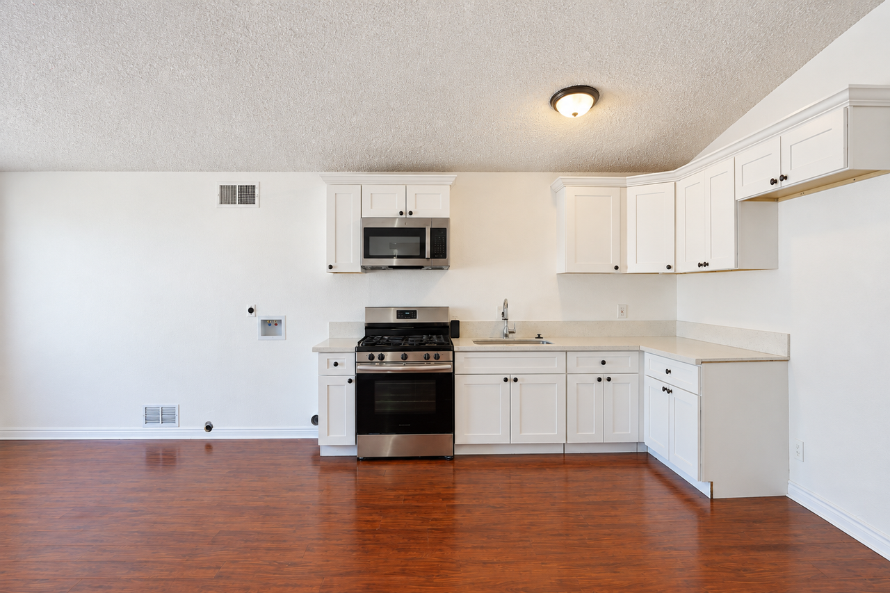 1166 Minerva Ct - Photo 3 of 23