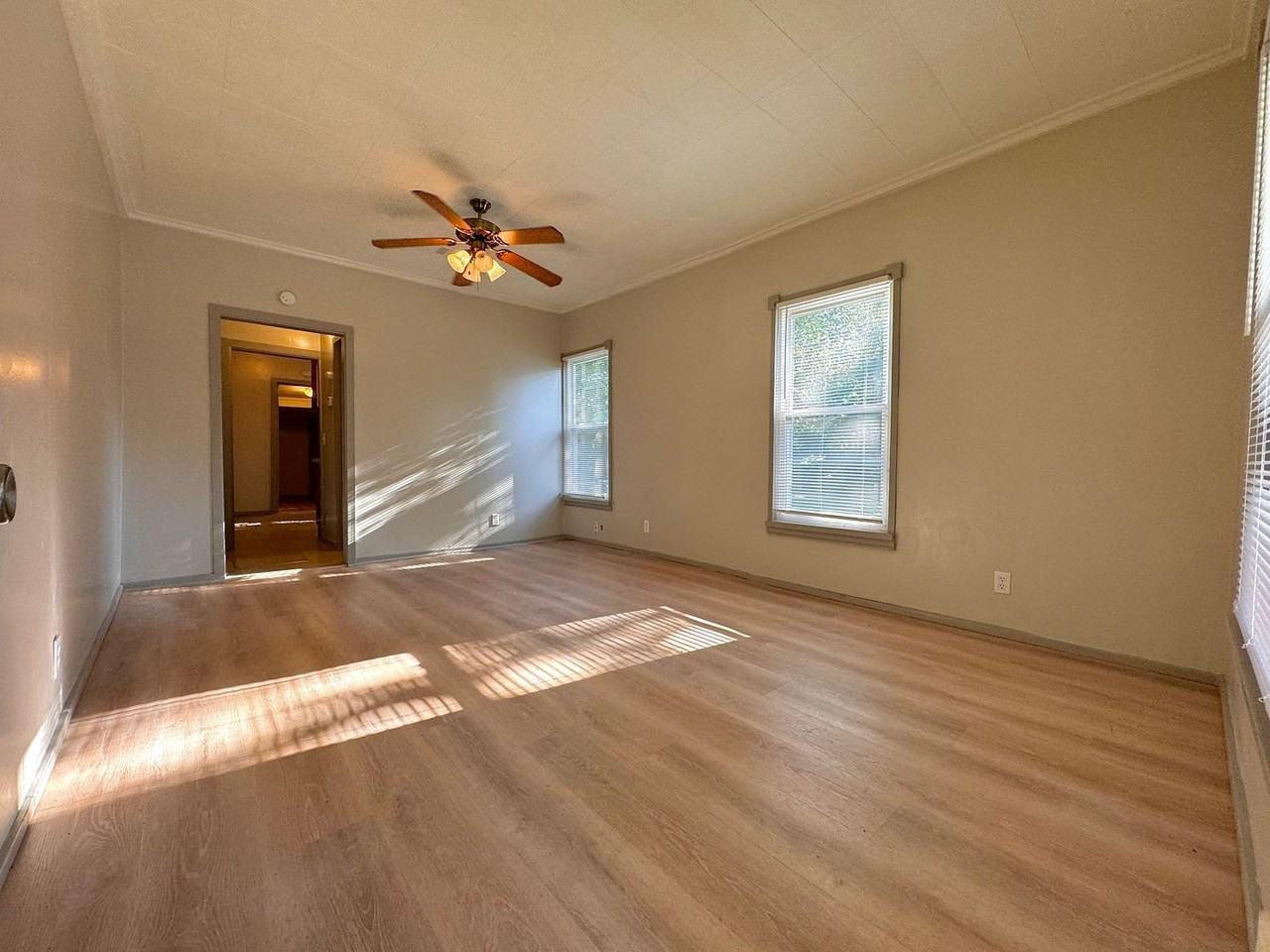 2608 E Archer St - Photo 2 of 7