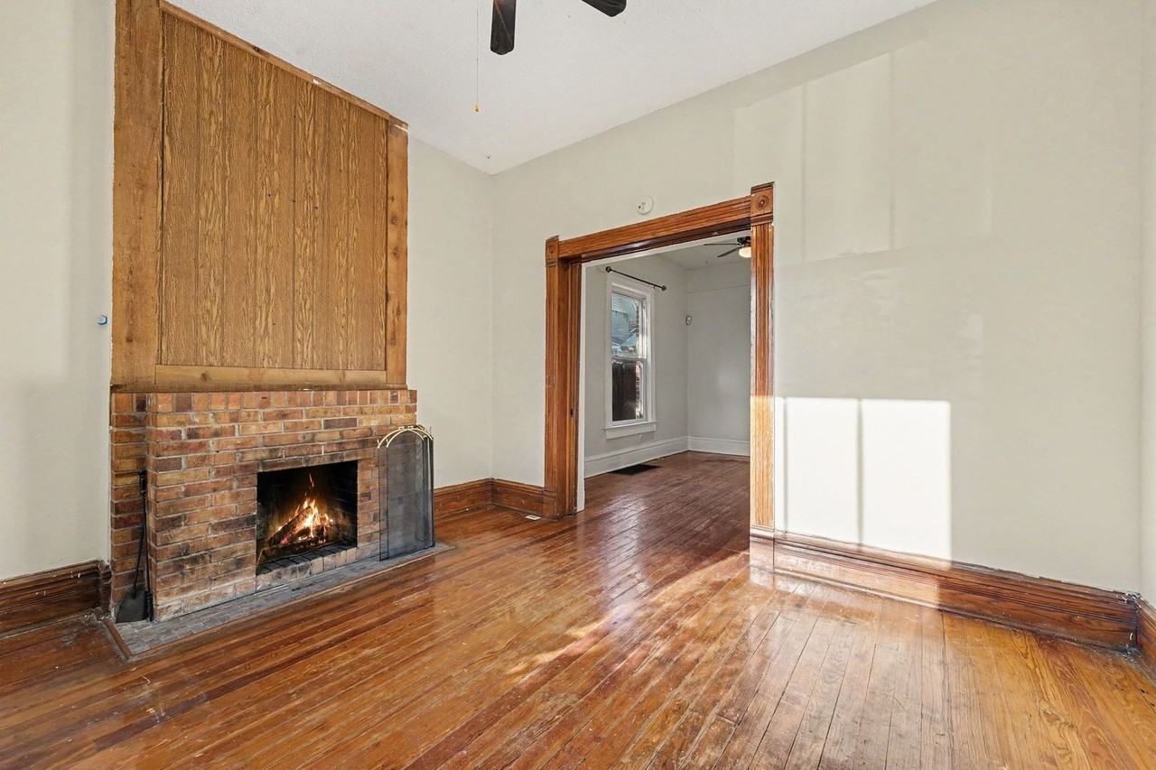 2315 N Franklin St - Photo 3 of 24