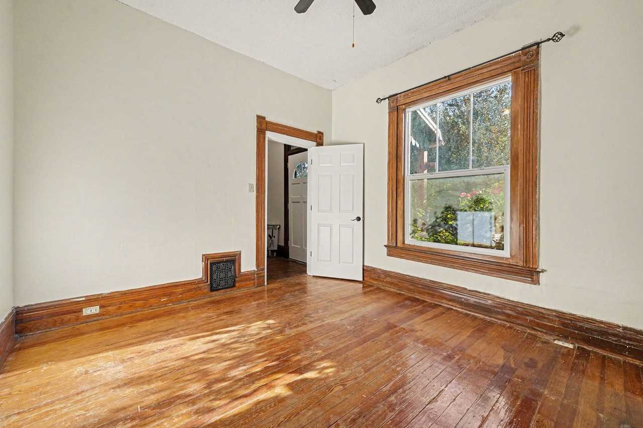 2315 N Franklin St - Photo 4 of 24