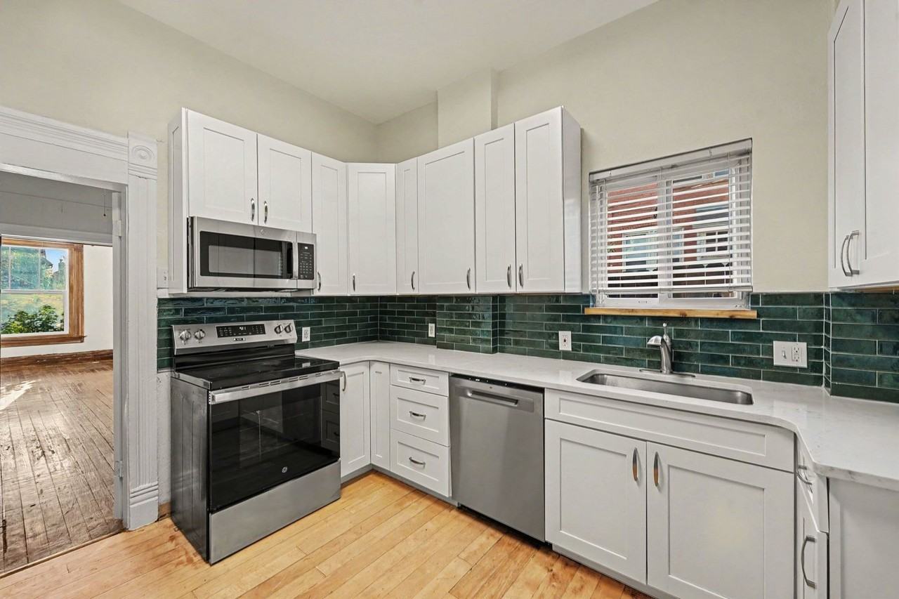 2315 N Franklin St - Photo 6 of 24