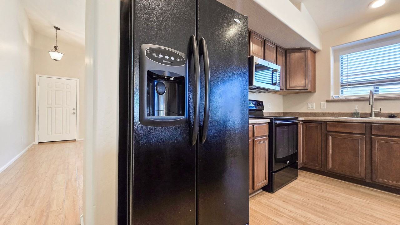 16141 W Gibson Ln - Photo 6 of 37