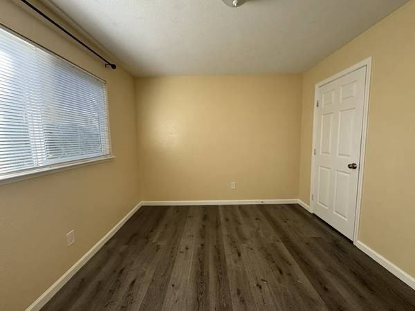 345 Grant Way - Photo 4 of 32