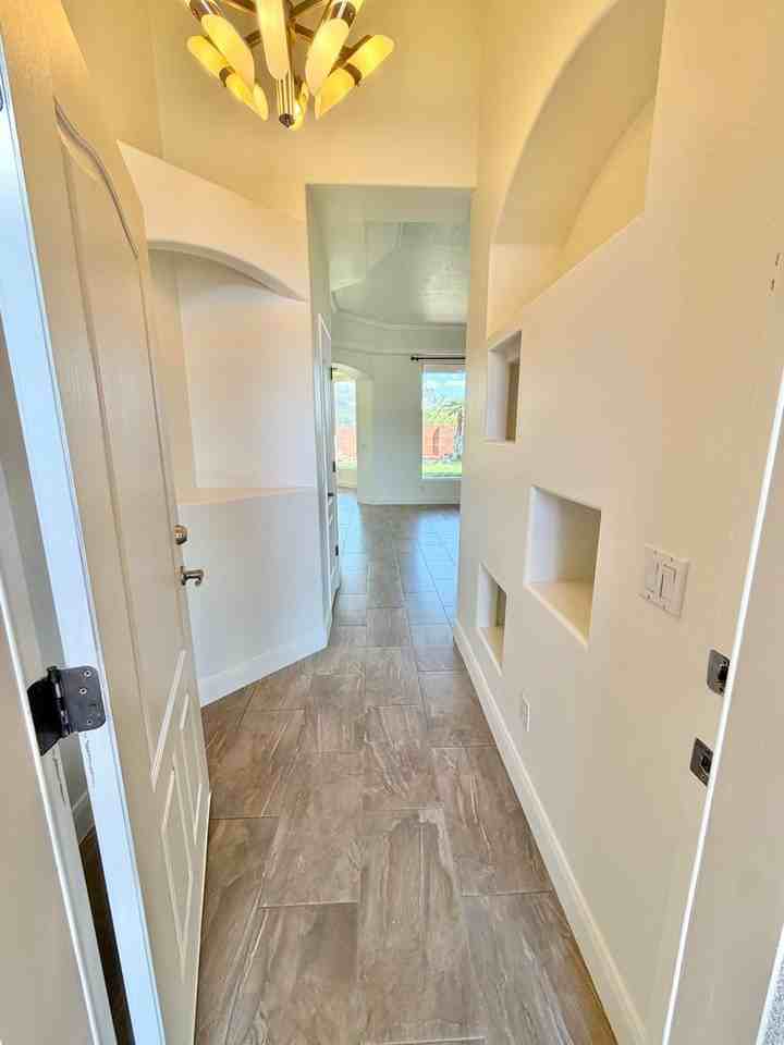 1536 N Sage Dr - Photo 4 of 31