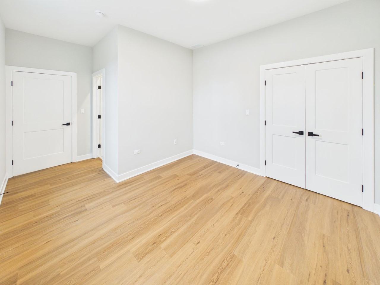 2849 W 24th Blvd Apt 1r #1R - Photo 7 of 36