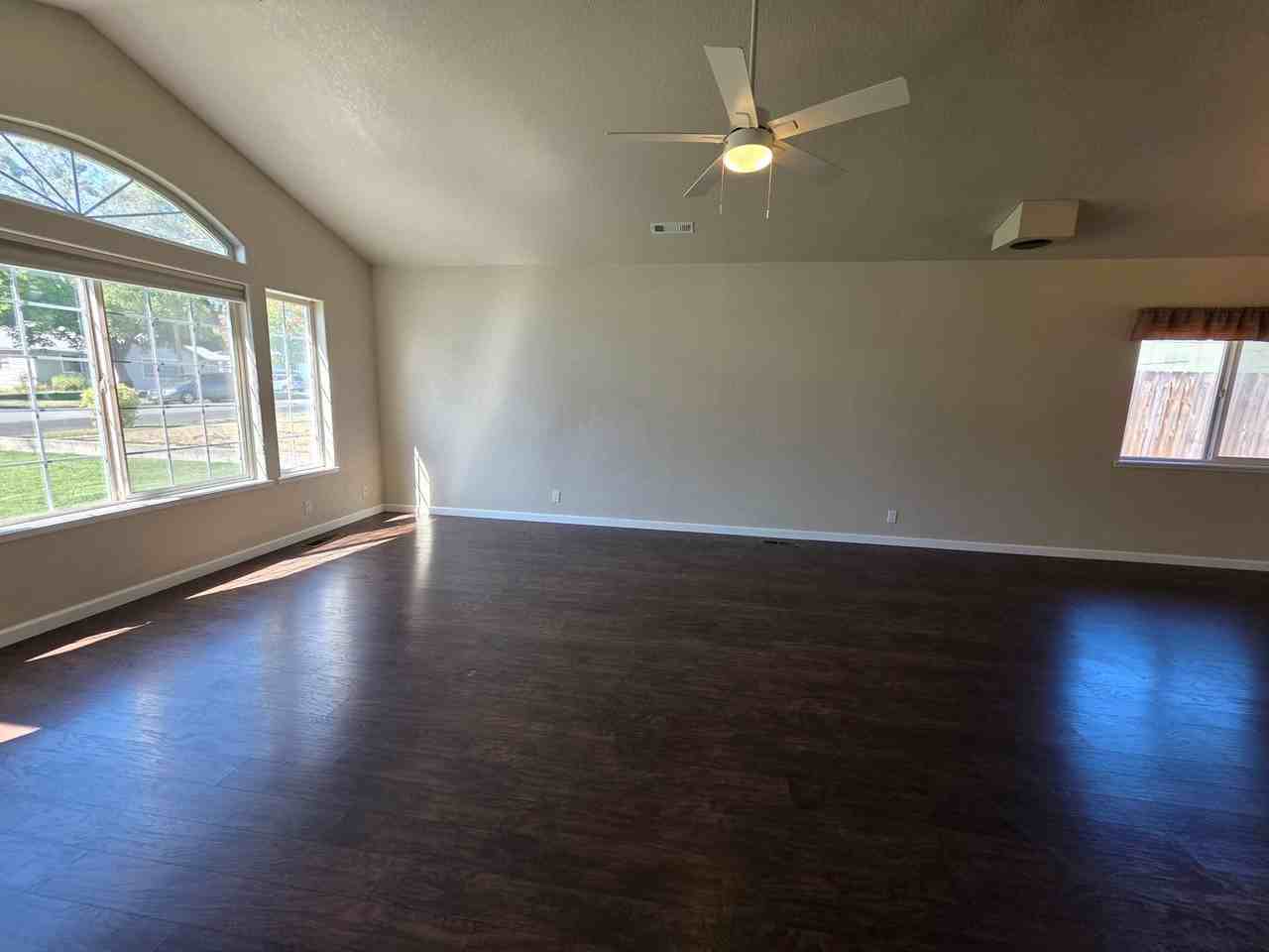 1229 Nw Conklin Ave - Photo 5 of 22