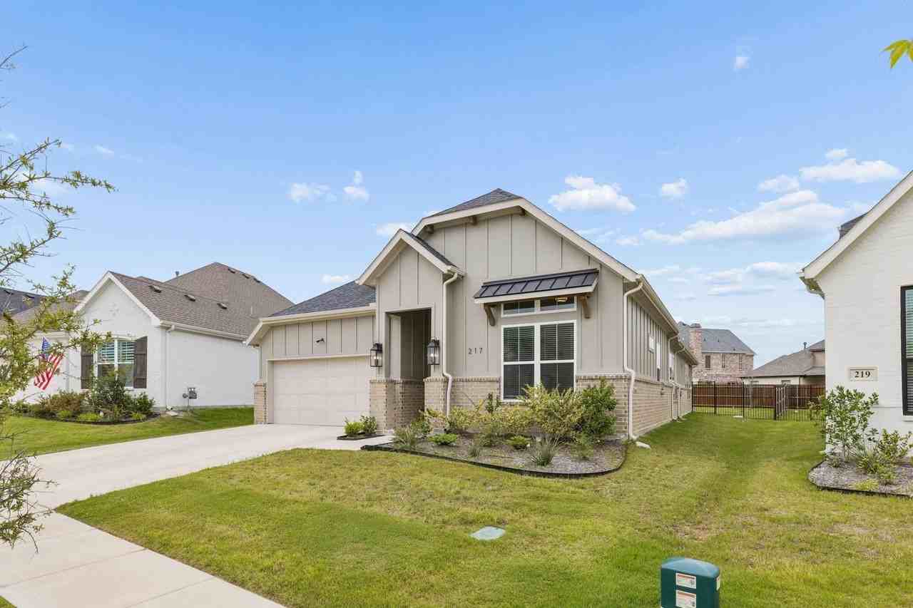 217 Observation Dr N - Photo 2 of 32